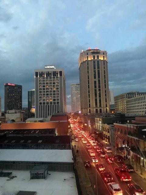Plaza Suites Downtown Ню Орлиънс Екстериор снимка